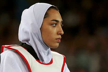  Adiós al velo y a Irán: la única medallista olímpica iraní renuncia a su bandera