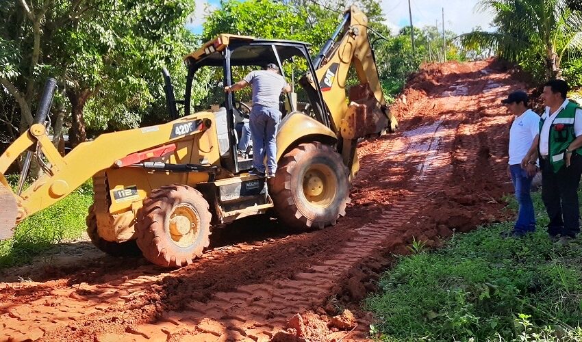  Con apoyo del Arq. Agustín González se abrió calle en El Bosque 2