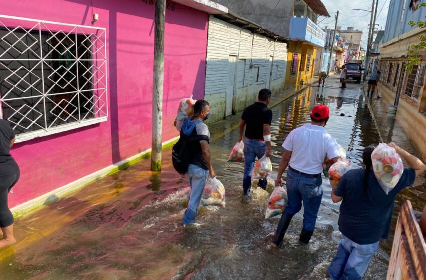  Apoya Gobierno de Tronco Gómez con despensas a damnificados de colonias afectadas por frente frío número 11.