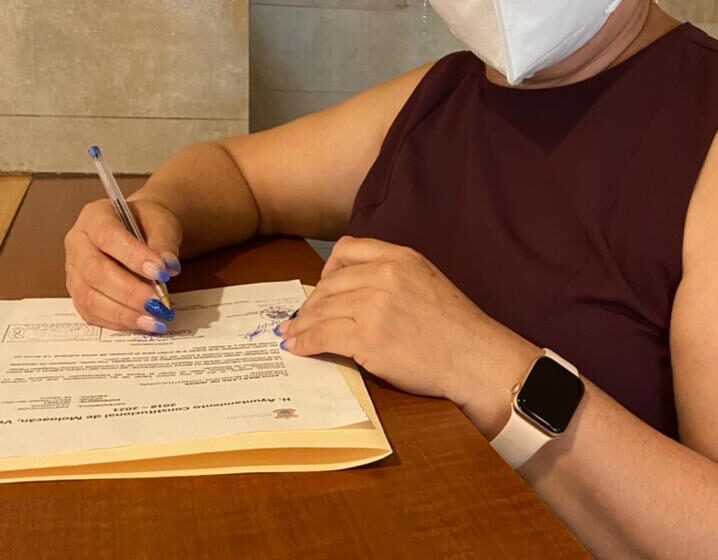  Presenta renuncia Lenis Domínguez buscará la candidatura de Morena a la alcalde de Moloacán