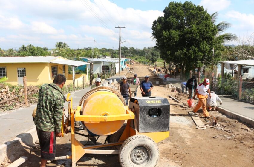  Gobierno del estado cumple con las gestiones de Vicky Rasgado en Tlacuilolapan