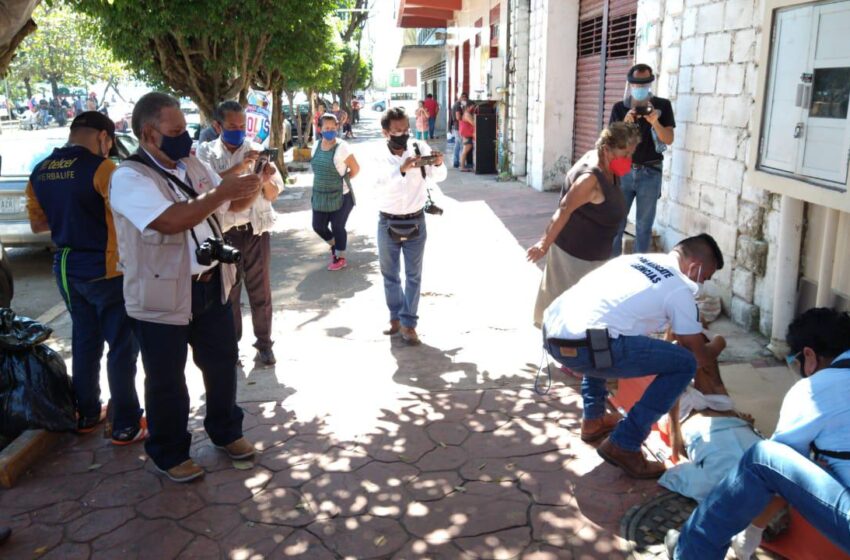  Indigente es rescatado de morir en la avenidas del centro de Coatzacoalcos