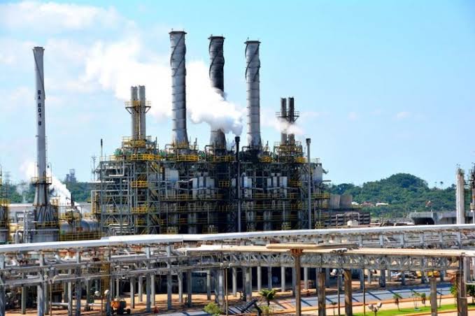  Hasta tres desfogues a la semana realizan Pemex y Braskem a la atmósfera