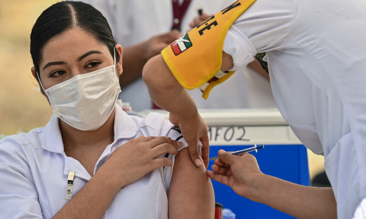  México desplegará primeras mil brigadas para vacunar a médicos en todo el país
