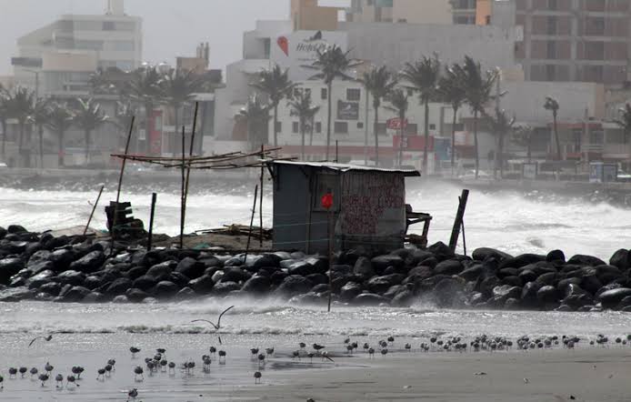  Frente frío dejaría norte con rachas de 90 km/hora; descenso de temperatura y lluvias en Veracruz