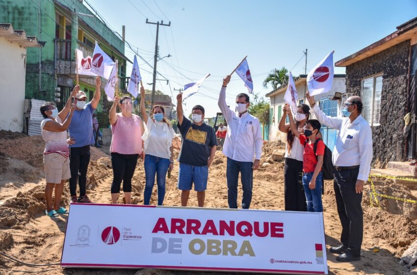  Dan banderazo a pavimentación en la colonia Emiliano Zapata