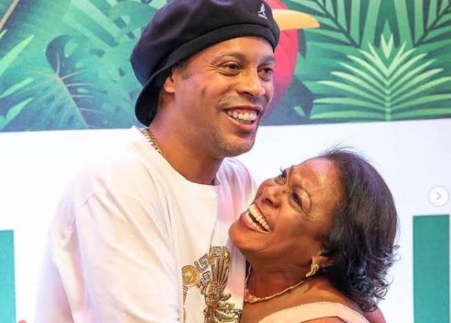  Madre de Ronaldinho falleció a causa del Covid-19