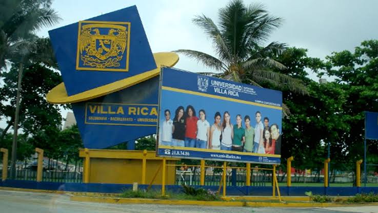  Cierra colegio Villa Rica en Coatzacoalcos