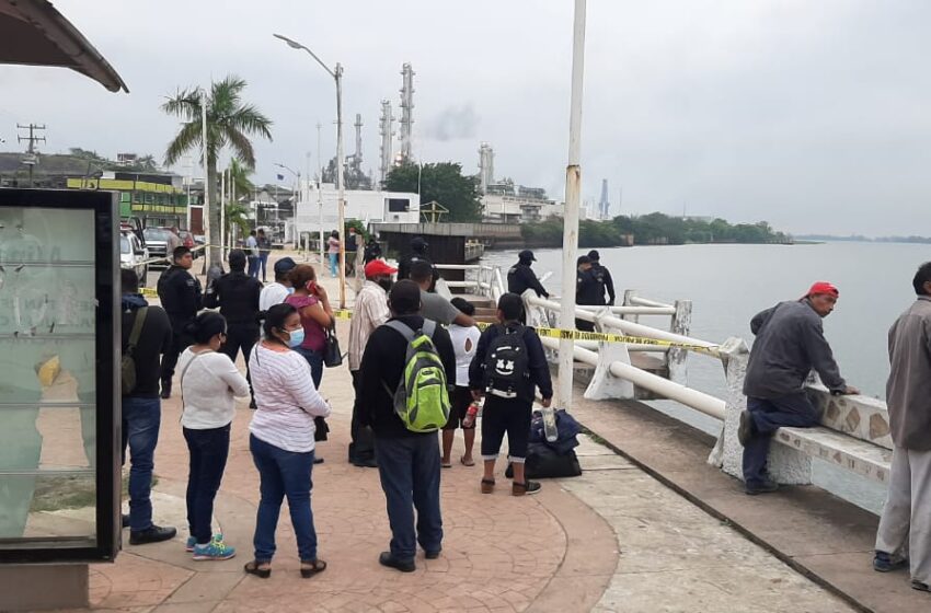  Localizan el cuerpo de un hombre flotando en el río Coatzacoalcos