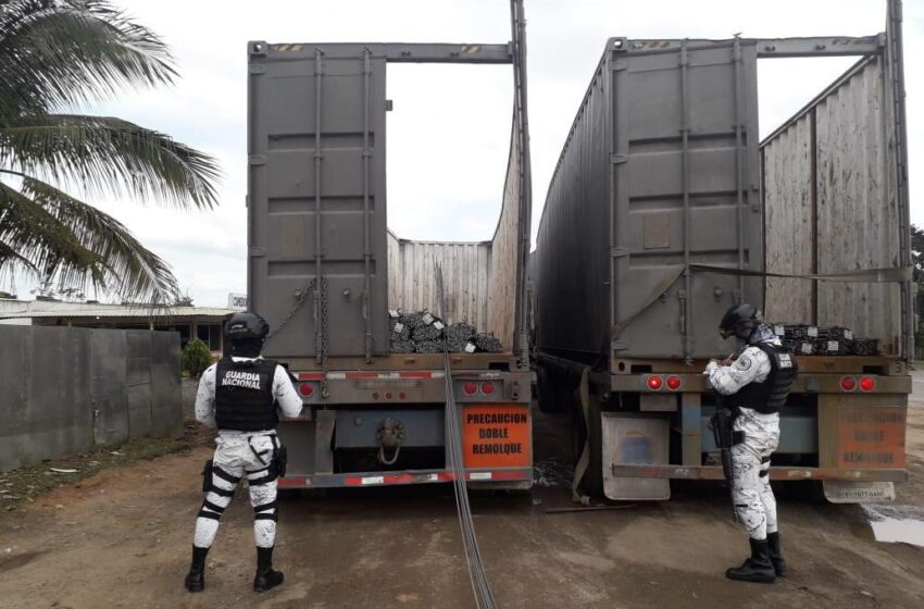  Guardia Nacional detiene a ocho personas y recupera dos tractocamiones cargados con varilla