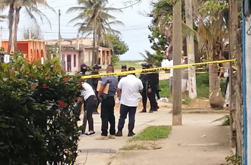  Localizan el cuerpo de una persona al interior de una alcantarilla en Villa Allende Coatzacoalcos