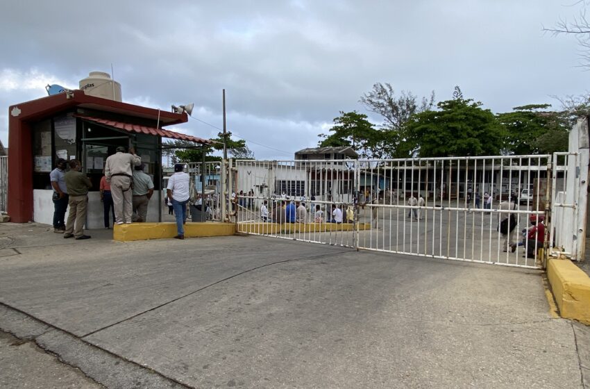  Trabajadores de la CMAS Coatzacoalcos realizan paro de labores, exigen el pago de retroactivos