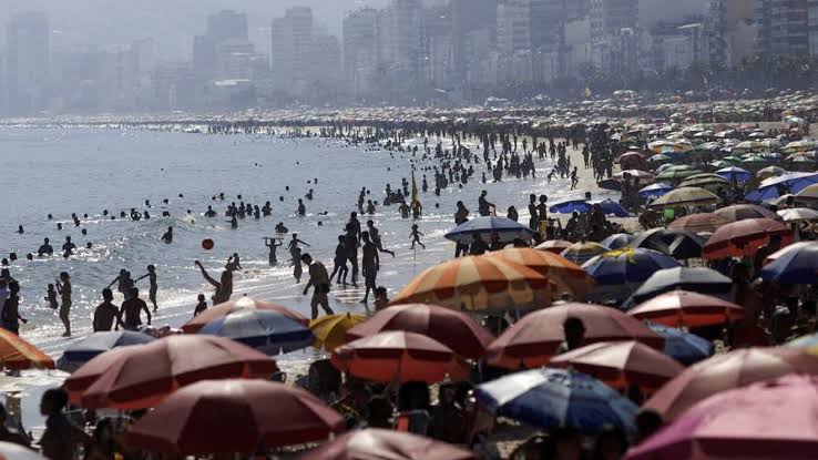  Vacaciones de Semana Santa podrían traer tercera ola de contagios, advierte Salud
