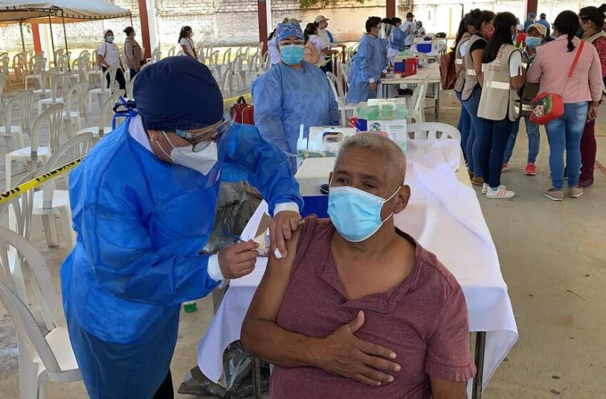  Arrancó jornada de vacunación contra el covid-19 a los abuelitos de Jáltipan de Morelos