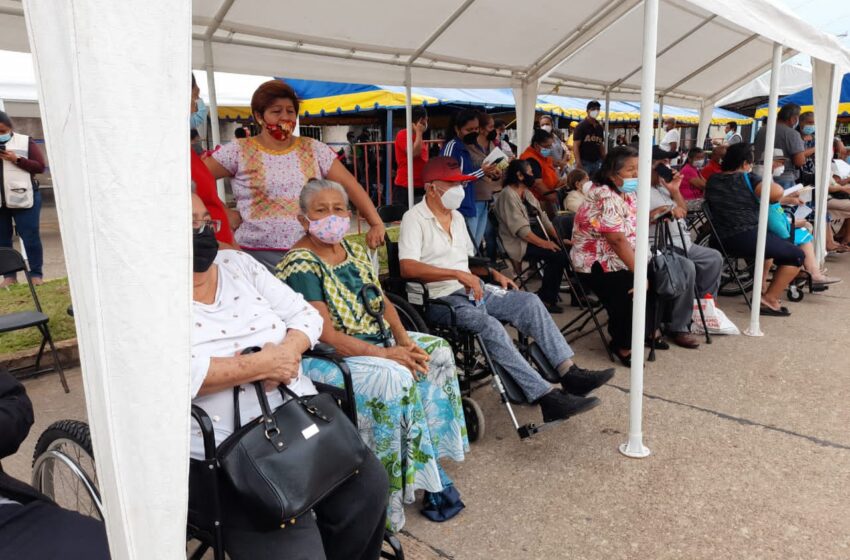  Inicia la aplicación de la segunda dosis de la vacuna anti covid-19 en el Cosoleacaque Veracruz