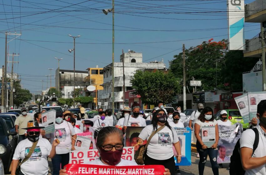  No hay nada que festejar, Colectivo “Madres en Búsqueda” marcharon por las avenidas de Coatzacoalcos para exigir justicia