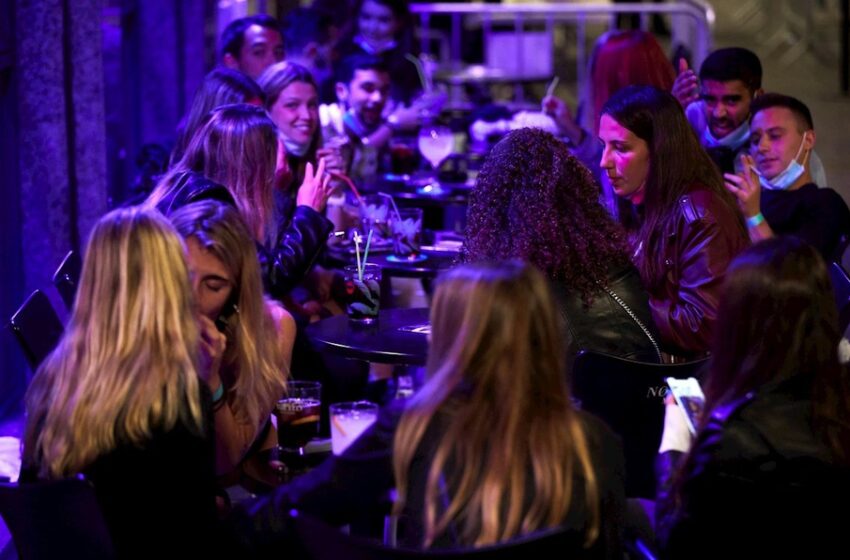  España comienza a reabrir locales nocturnos tras meses de restricciones por covid-19