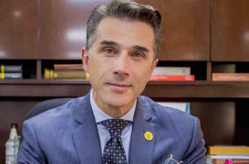  Sergio Mayer pospone funciones de «SIE7E» por el Covid-19.