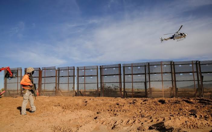  Gobernador de Texas autoriza 250 mdd para construcción de muro entre EU y México
