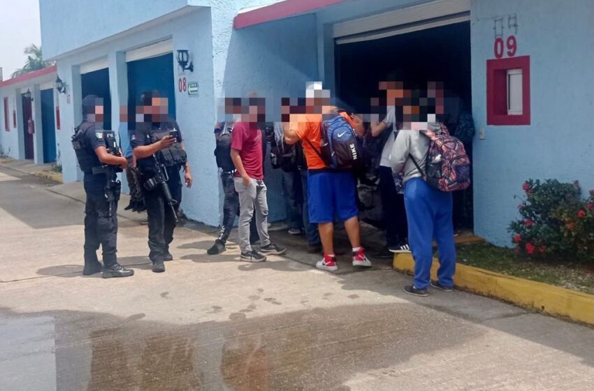  Resguarda SSP a 59 migrantes;  detiene a dos, en Minatitlán