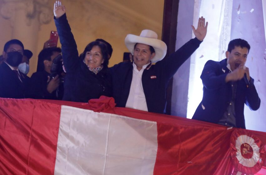  Jurado electoral proclama a Pedro Castillo como presidente de Perú