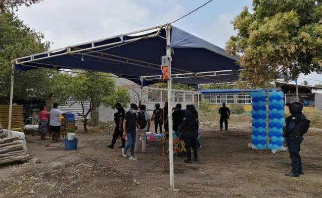  En Juchitán, en plena alza de contagios por el Covid-19 realizan fiesta cristiana, policía municipal lo suspende