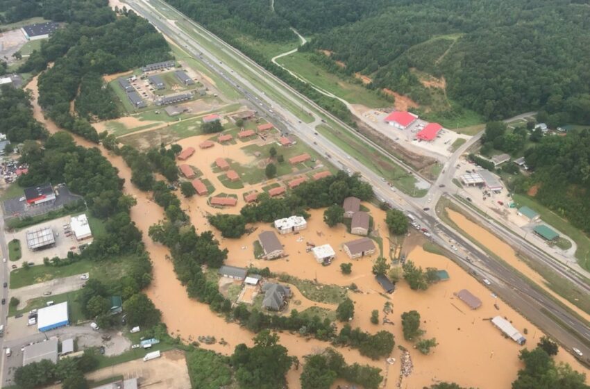  Reportan 10 muertos y 30 desaparecidos por inundaciones en Tennessee