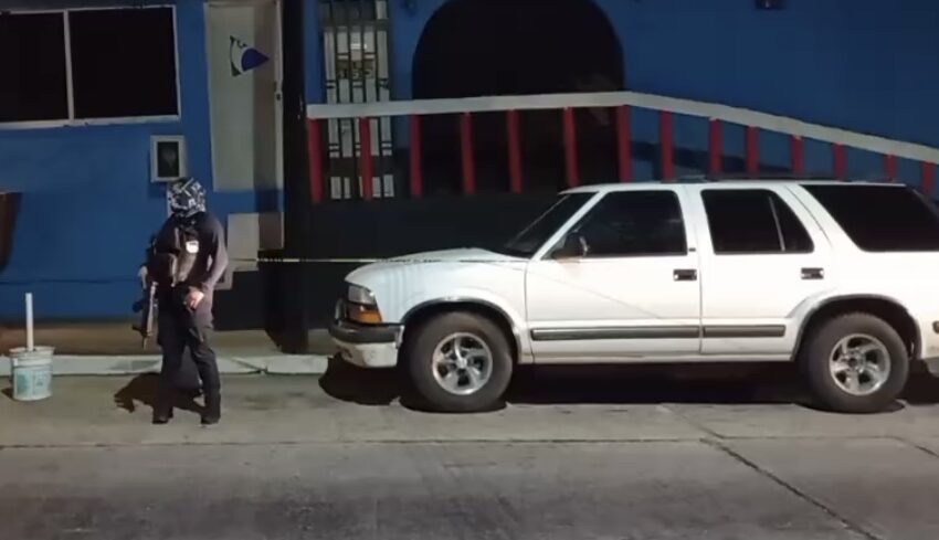  Rafaguean fachada del bar El Bomboncito en Coatzacoalcos