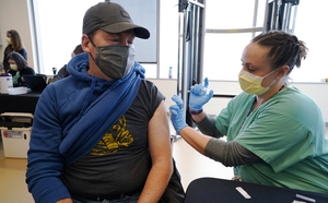  EU vacuna a 70% de su población mayor de 18 años con al menos una dosis anticovid