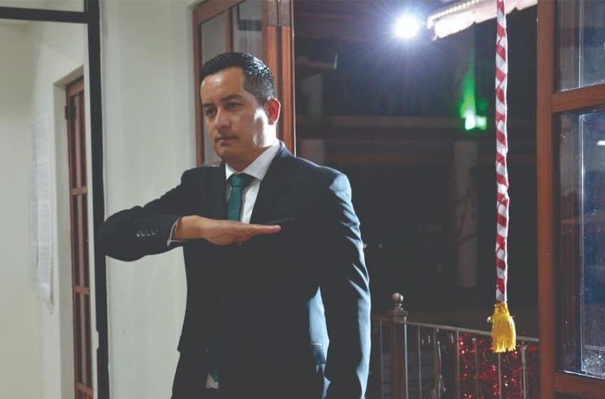  Alcalde de Tlalnelhuayocan se ampara para evitar arresto