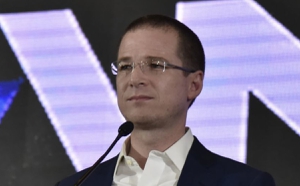  FGR entrega a defensa de Ricardo Anaya carpeta de investigación en su contra