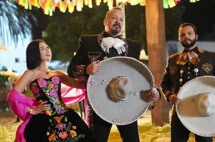  Pepe Aguilar jala las orejas a sus hijos