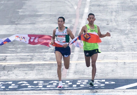  Ganan dos mexicanos el maratón de la CDMX