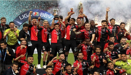  Atlas logra la corona tras 70 años de sequía