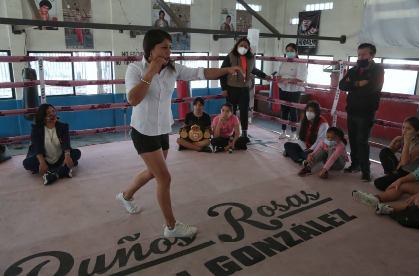  Campeona de box de la GN imparte clínica para niñas