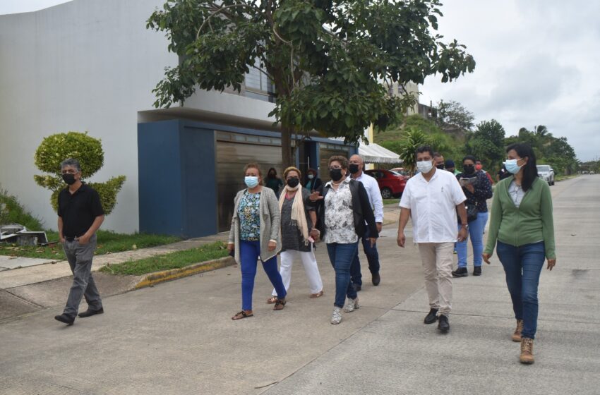  Atiende Alcaldesa a vecinos de la colonia Residencial Sección 11