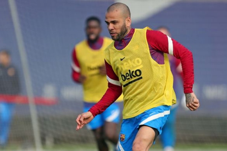  Xavi y el posible debut de Dani Alves