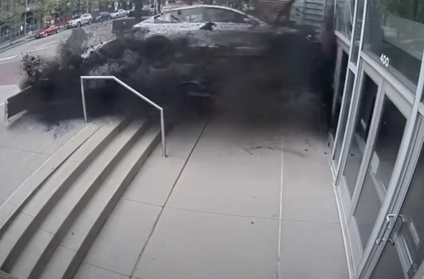  Choca su Tesla y le cobran más de 7 mdp por daños