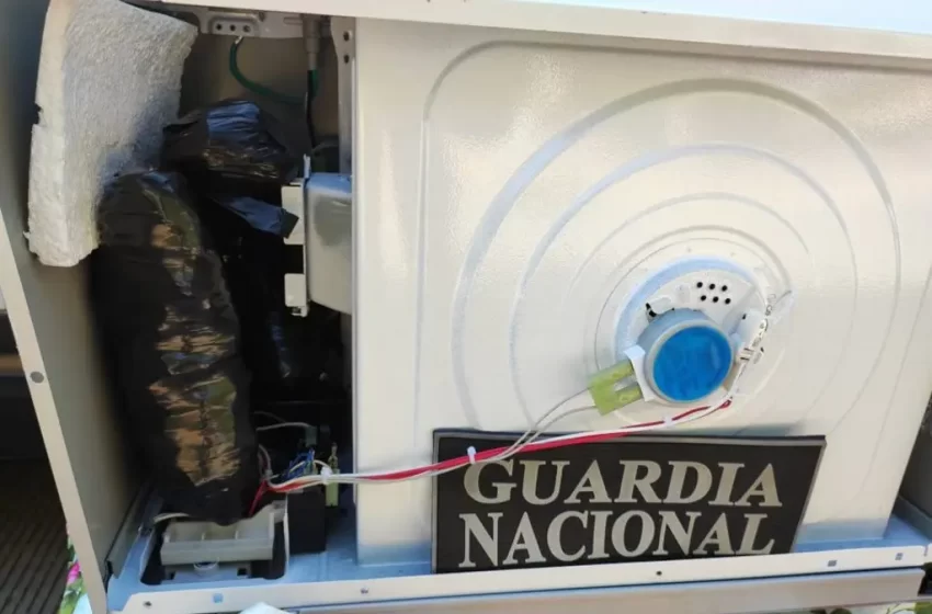  Aseguran paquetes de metanfetaminas ¡escondidas en horno de microondas!