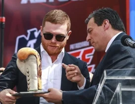 Canelo Álvarez es un héroe del boxeo de México, según Mauricio Sulaimán