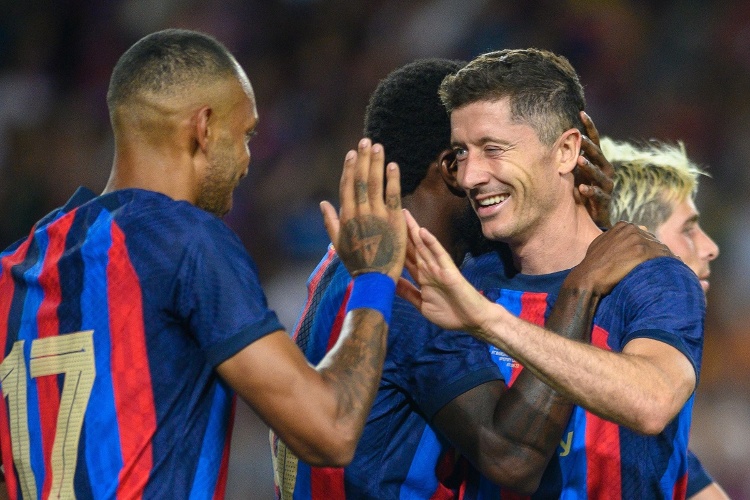  Barcelona destroza a los Pumas de Dani Alves