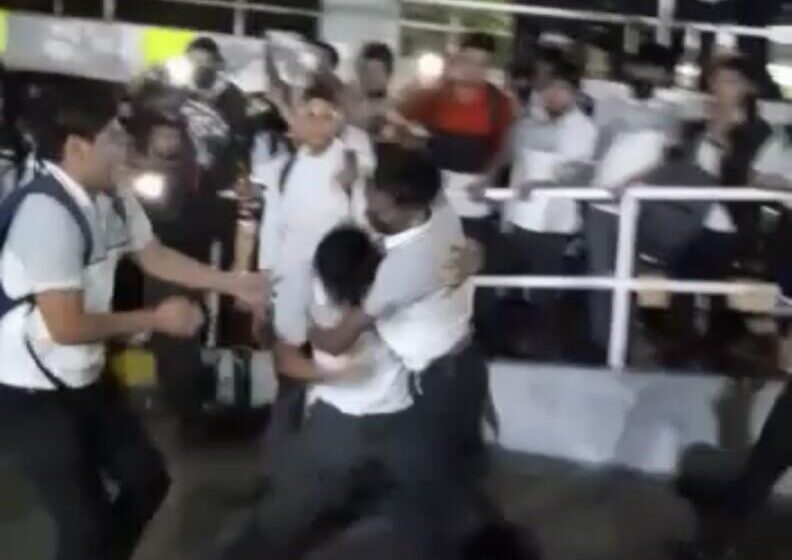  Alumnos del Conalep de Coatzacoalcos se agarran a golpes y arman tremenda trifulca