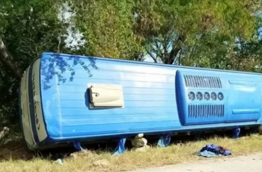  Al menos 4 muertos y 28 heridos deja volcadura de un autobús en Cuba