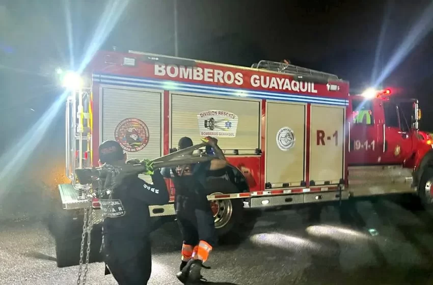  Confirman al menos 16 fallecidos tras derrumbe en Ecuador
