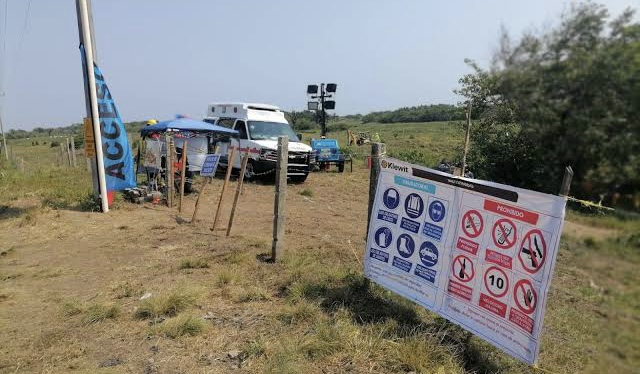  Trabajadores de la construcción paran labores en la construcción del gasoducto marino en Las Barrillas