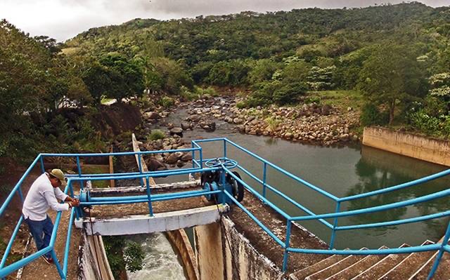  Liberan presa Yuribia que abastece al sur de Veracruz