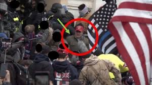  Arrestan a exagente del FBI acusado de participar en el asalto al Capitolio