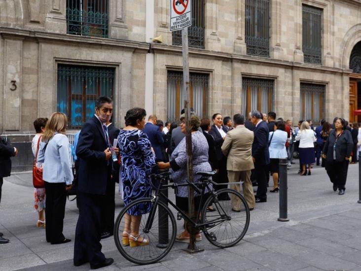  «¡Cabecita de algodón, aquí está tu plantón!»: Entra a Palacio Nacional comisión de la CNTE