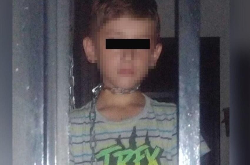  Indignación por niño encadenado rescatado por vecinos