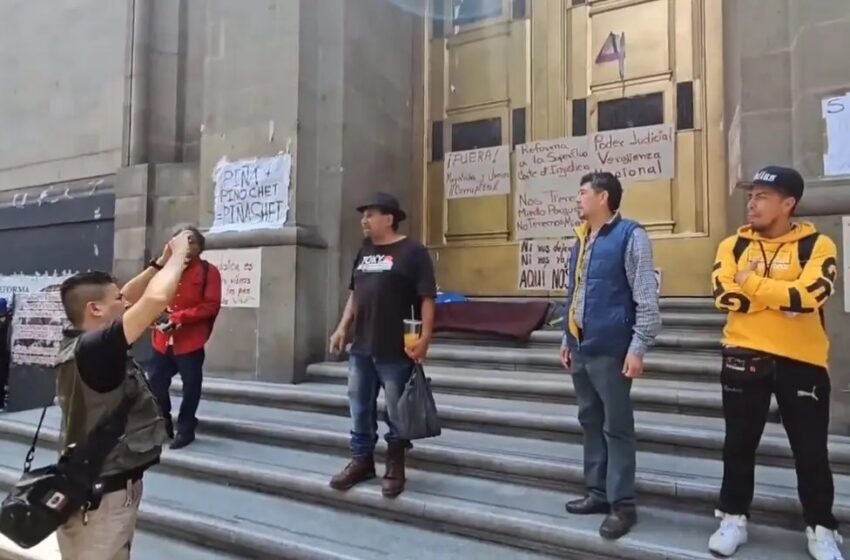  Simpatizantes de la 4T reinstalan plantón en Suprema Corte de Justicia de la Nación